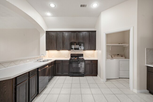 Building Photo - 24503 Lakecrest Bend Dr