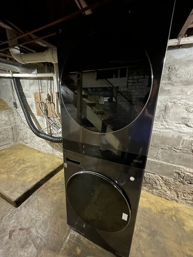 Building Photo - New Appliances + HUGE Fenced Backyard