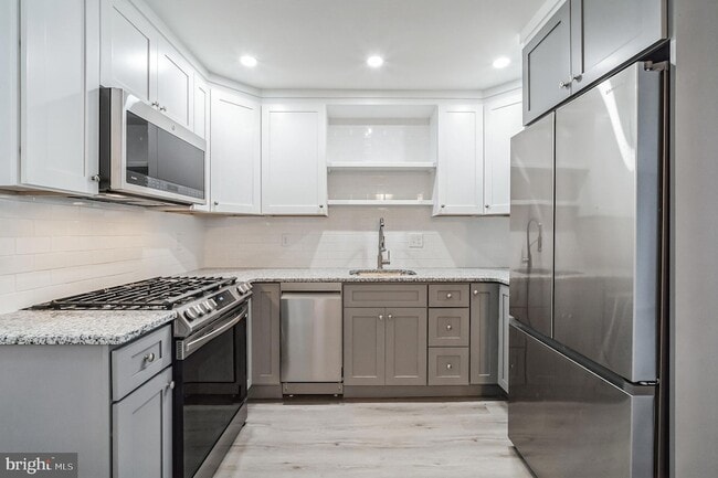 Building Photo - 611-15-615 Roxborough Ave