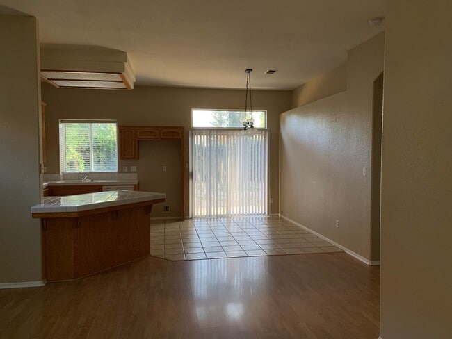 Building Photo - Beautiful Home Call 834-4202