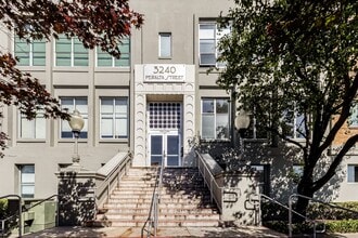 Building Photo - 2 Bedroom Condo Available In West Clawson Lofts!