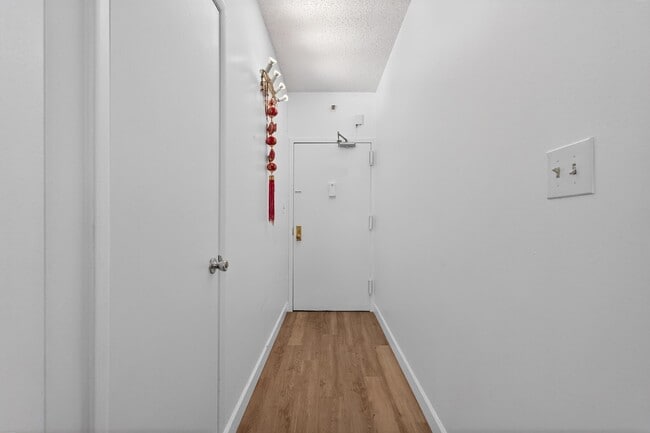 Building Photo - 318 38th St