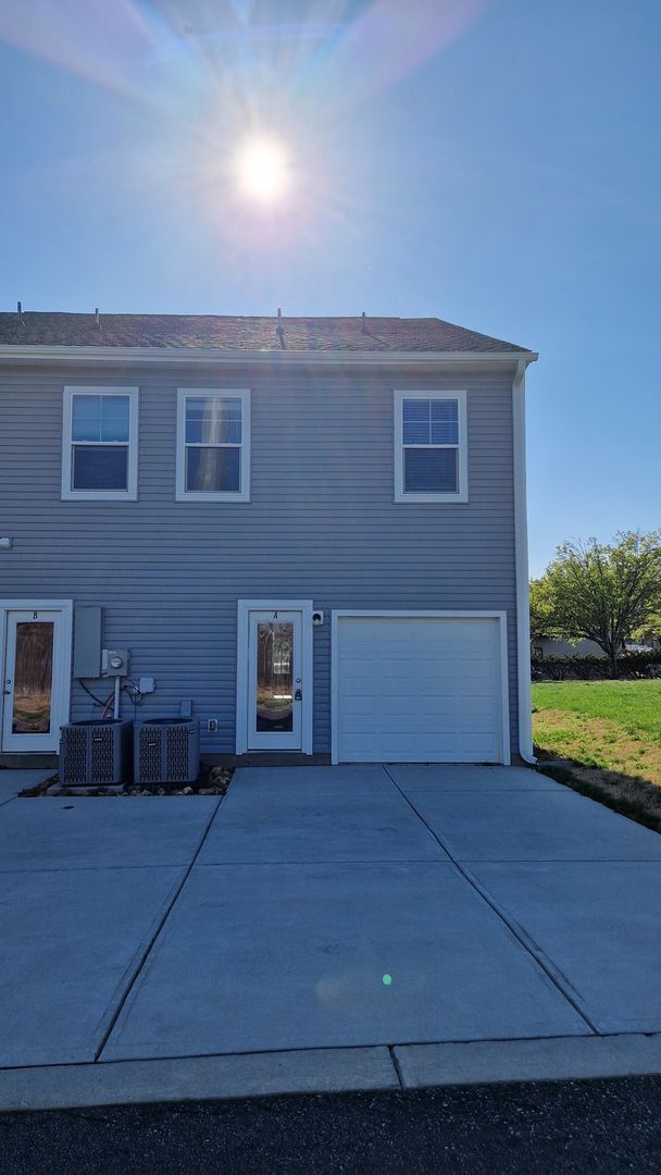 Building Photo - Brand New End-Unit Townhome | 3 BR/2.5BA | 1-Car Garage | Near Downtown Mooresville
