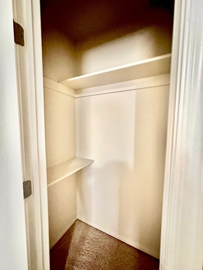 Building Photo - Cute 2-Bed Home with Hardwood Floors and G...