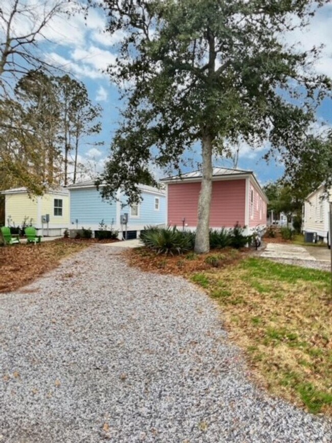 Building Photo - 2 Bedroom Cottage Near Downtown Ocean Springs