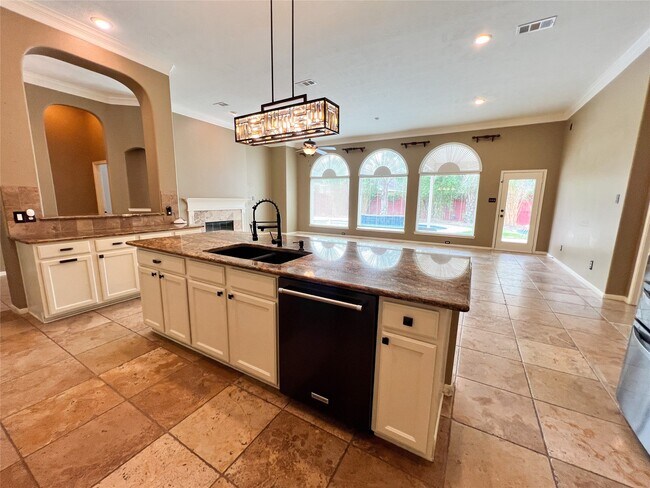 Building Photo - 2215 Dorman Ct