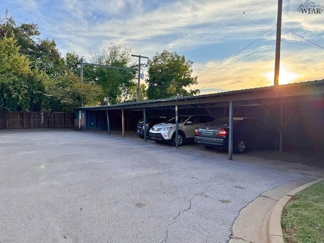 Building Photo - 1801 Rose St