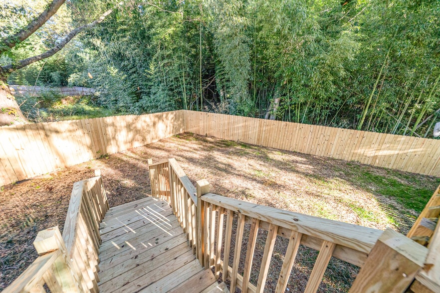 Building Photo - 211 Putnam St