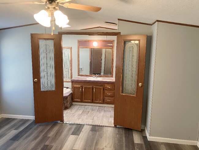 Building Photo - 37 Village Ct