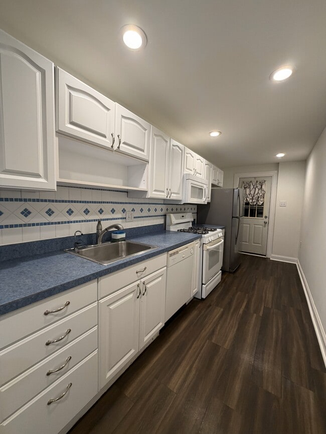 Building Photo - 308 Green St