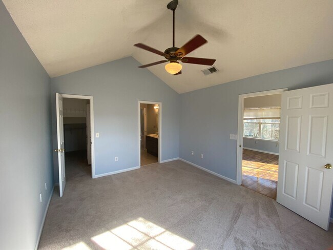 Building Photo - Move in ready, 2-story Townhome located in...