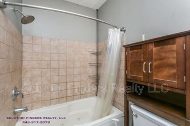 Building Photo - 3403 Hudson St