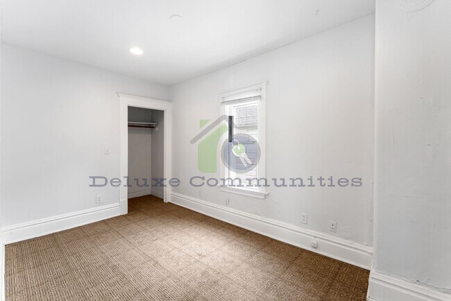 Building Photo - 346-346 Diamond Ave SE