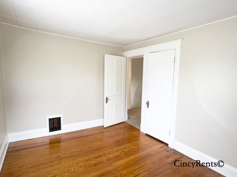 Building Photo - 2836 Linwood Ave