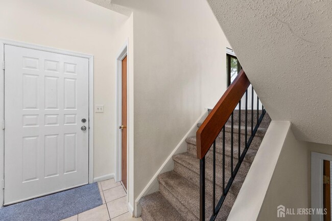 Building Photo - 65 Diamond Ln