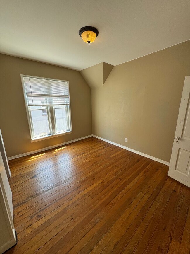 Building Photo - Charming 2 Bed 1.5 Bath in West Wash Park!