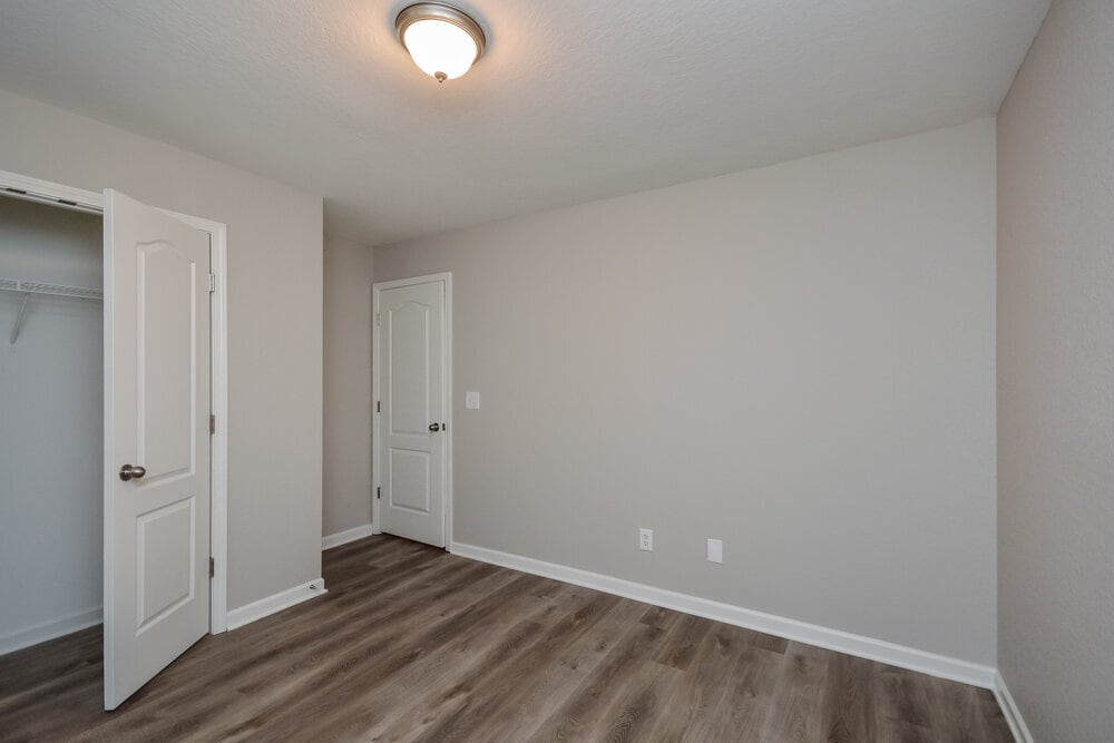 Building Photo - 245 Lakeside Point