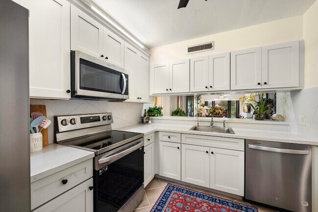 Building Photo - 601 Seafarer Cir
