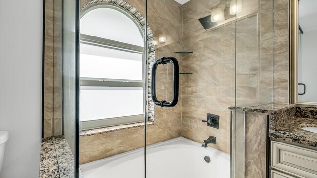 Building Photo - 5611 NW 118th Dr