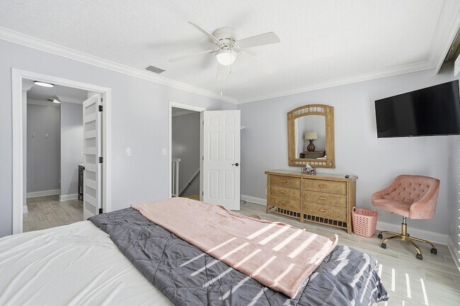 Building Photo - 842 SE 19th Ave