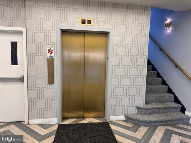 Primary Photo - 413 Stuart Cir