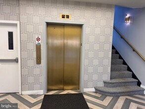 Building Photo - 413 Stuart Cir