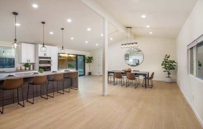 Building Photo - Charming Updated Home in Poway!