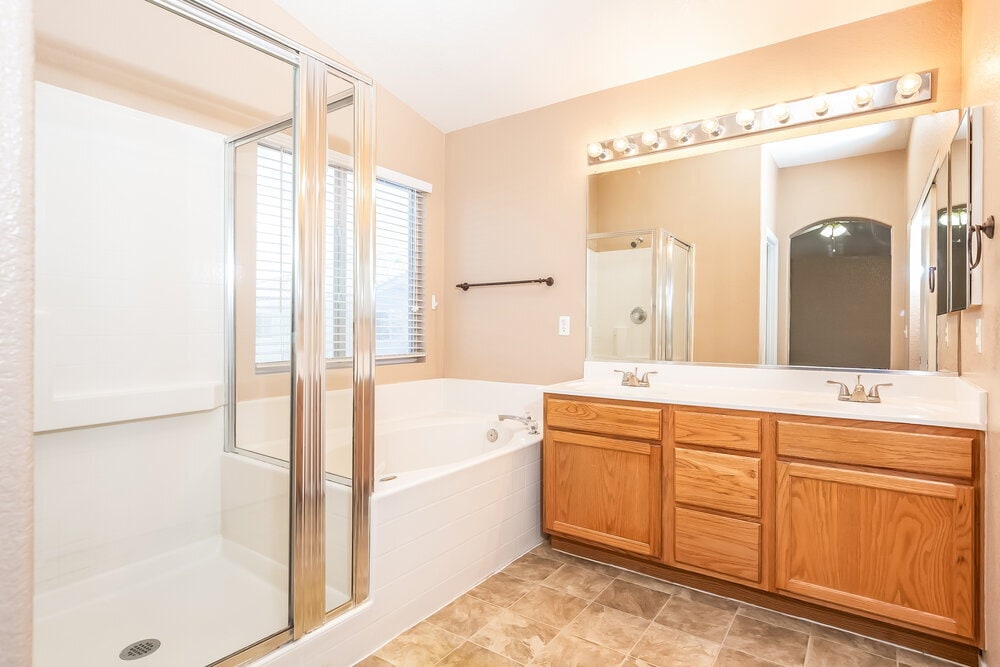 Building Photo - 2205 Royal Caribbean Ave