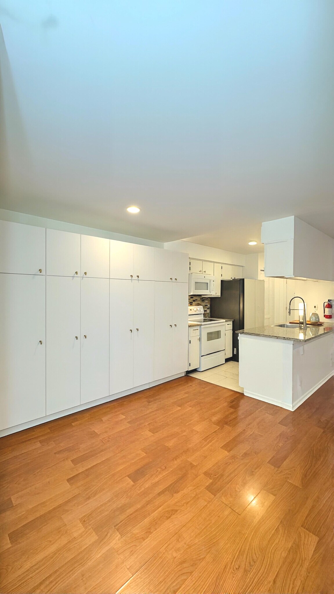 Building Photo - 25 Steeplechase Ct