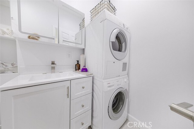 Building Photo - 12809 Woodley Ave