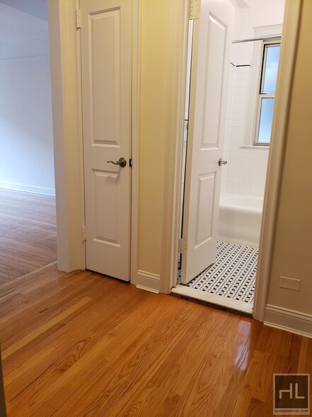 Building Photo - EAST 10 STREET