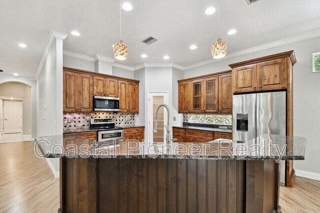 Building Photo - 6105 S Elkins Ave