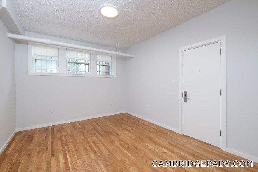 Building Photo - 19 Forest St