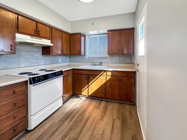 Building Photo - 2836 S Burdick St