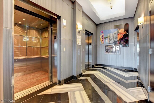 Building Photo - 150 S Las Vegas Blvd