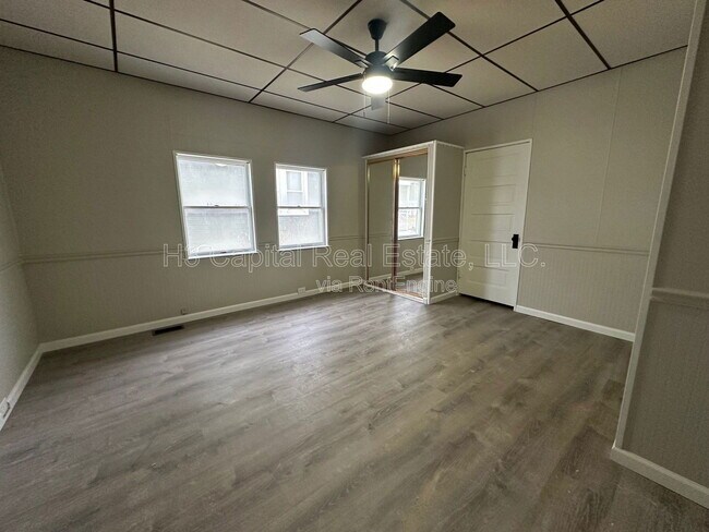 Building Photo - 320 W Cleveland Ave