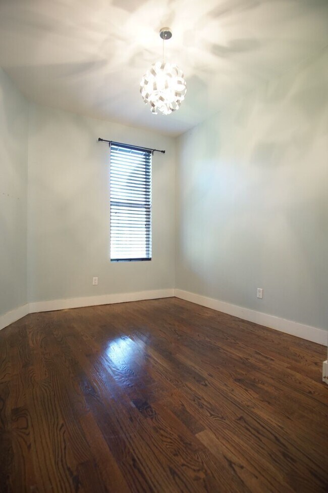 Building Photo - 88 Harman St