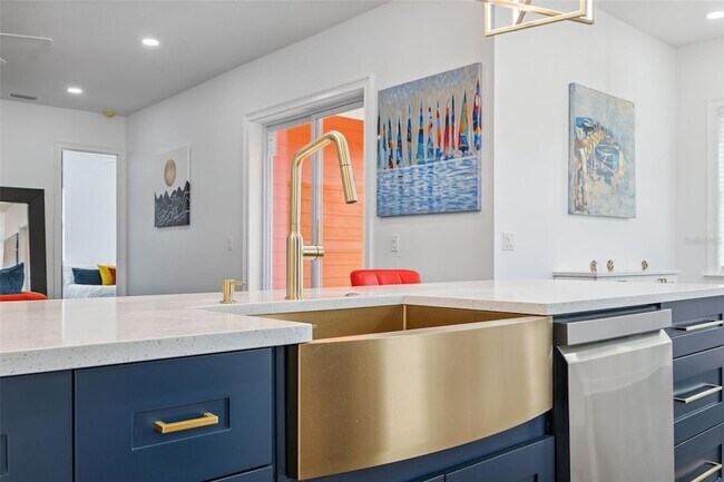 Building Photo - 8605 Inwood Dr