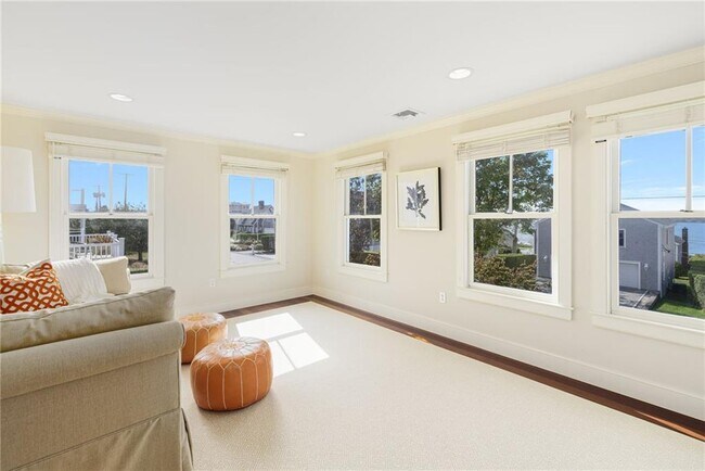 Building Photo - 44 Tuckerman Ave