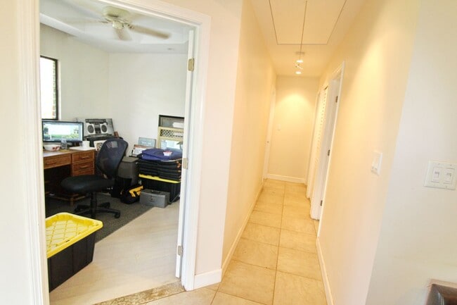 Building Photo - Rare Haleakala Gardens Top Floor Corner Unit - Unfurnished 3 Bed 2 Bath