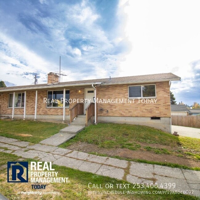 Building Photo - 1202 S 54th St