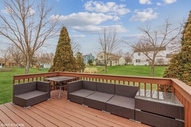 Building Photo - 2043 University Dr