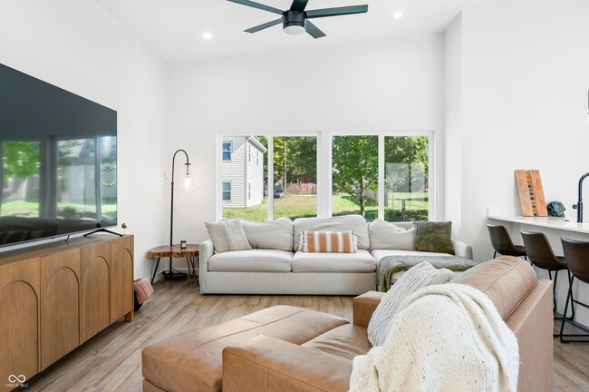 Building Photo - 318 N Tacoma Ave