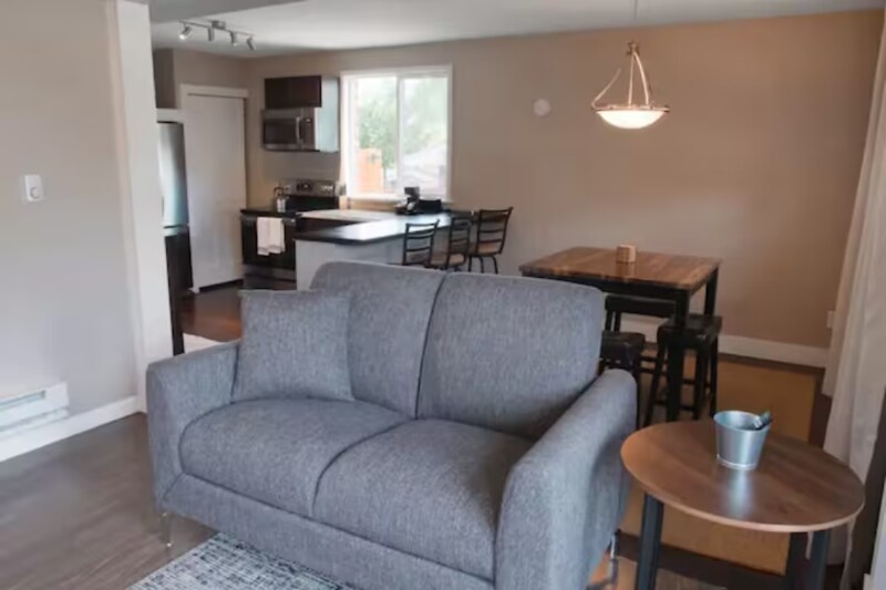 Building Photo - 8239 Cherokee St