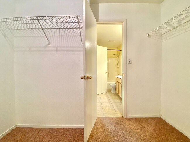 Building Photo - Charming single-story home