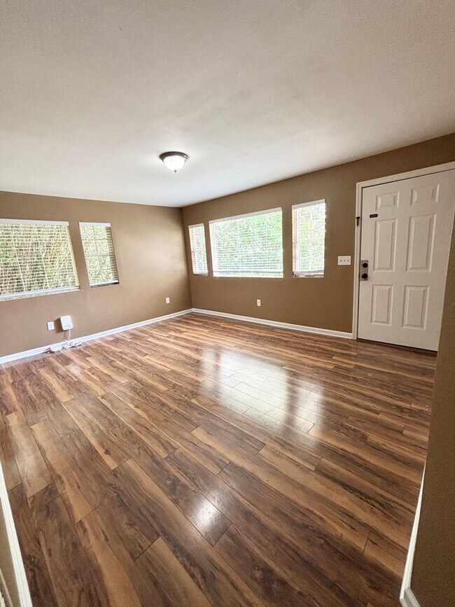 Building Photo - Midtown Duplex near Leon High School