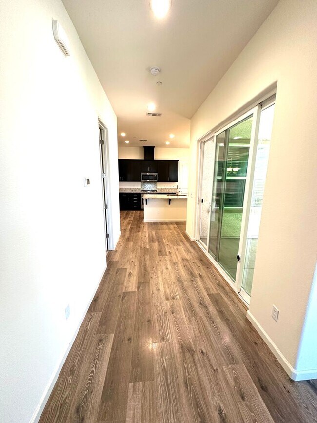 Building Photo - Natomas 3 Bedroom Home with a loft for rent!