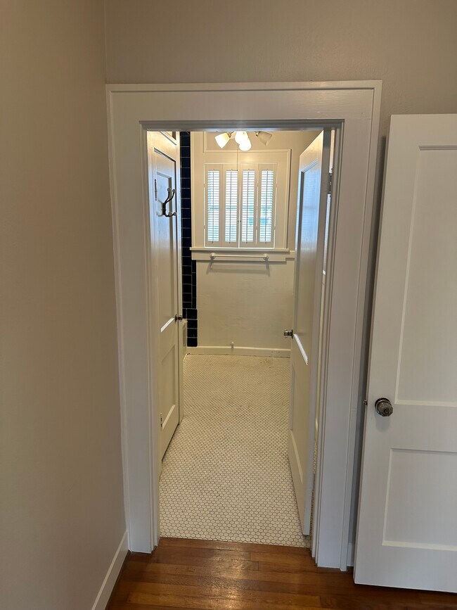 Bathroom - 2600 Lubbock Ave