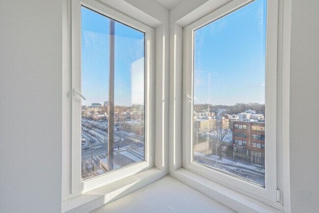 Building Photo - 1035 Commonwealth Ave