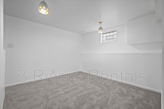 Building Photo - 1303 Cloverdale St